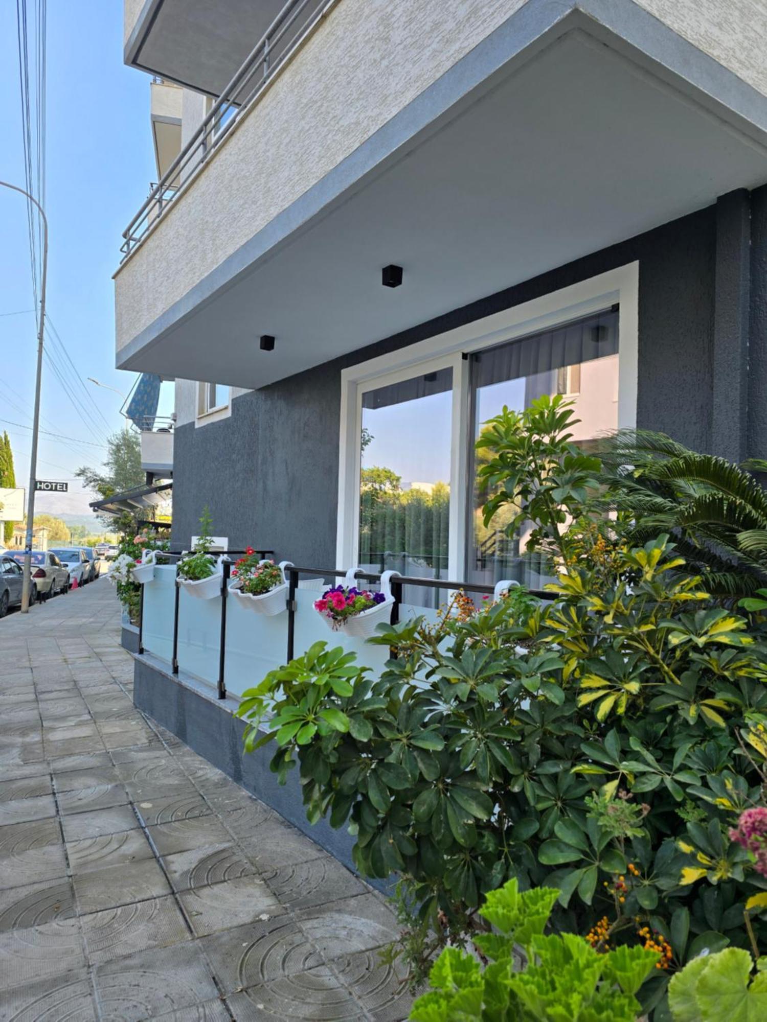 F&J Hotel Sarandë Exterior foto